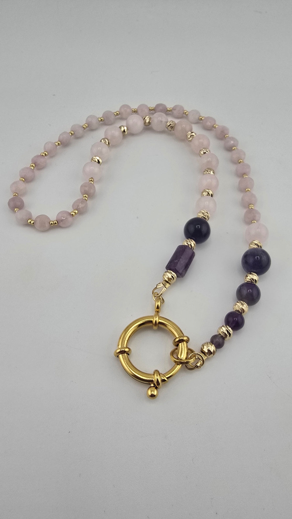 Collier en Quart rose et Améthyste, perles en plaqué or 18K.