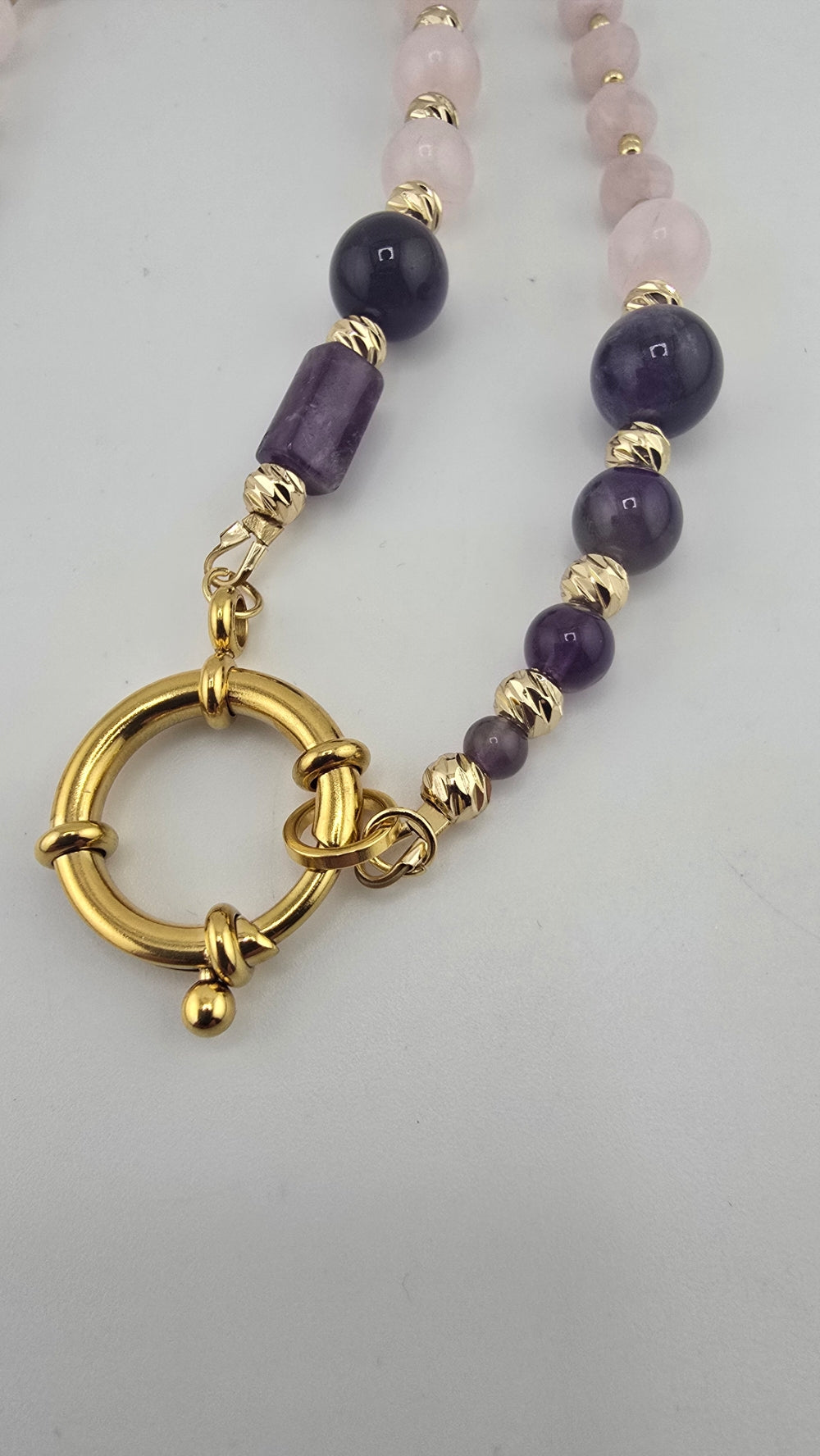 Collier en Quart rose et Améthyste, perles en plaqué or 18K.