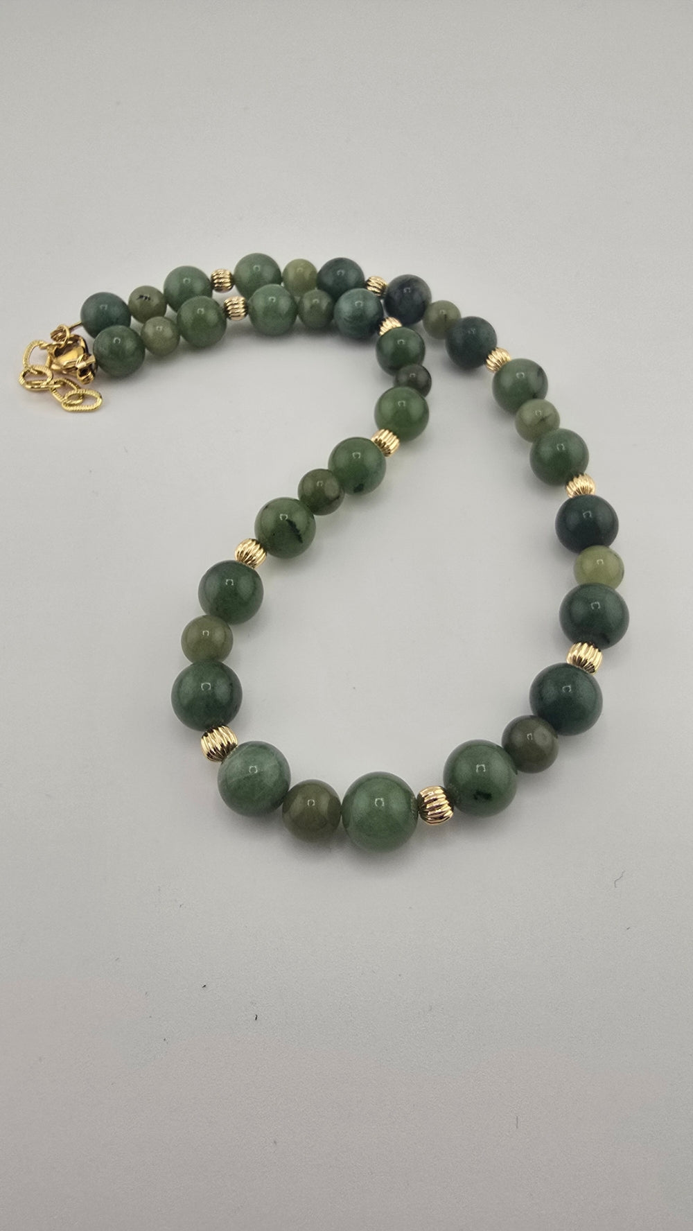 Collier en Jade vert et plaqué or 18K
