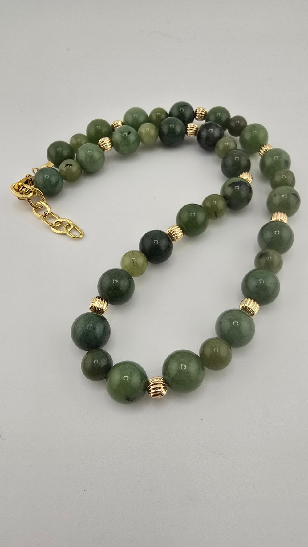 Collier en Jade vert et plaqué or 18K
