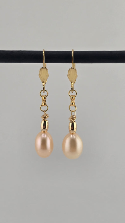 Bouches d'oreilles avec perles de culture rose olive