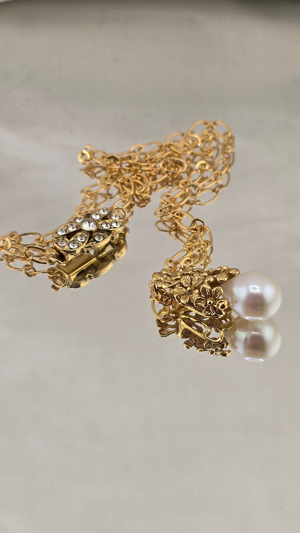 Collier chaine avec pendentif vermeil et perle de culture.