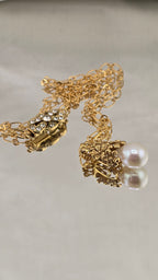 Collier chaine avec pendentif vermeil et perle de culture.