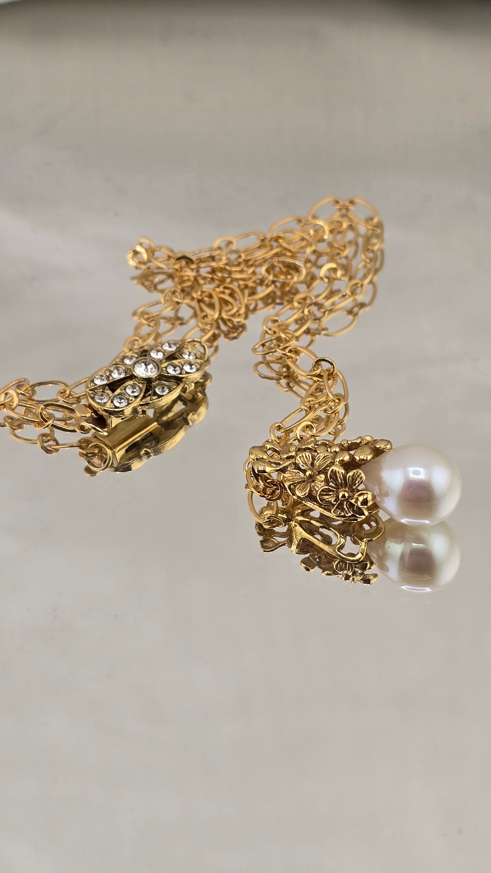 Collier chaine avec pendentif vermeil et perle de culture.