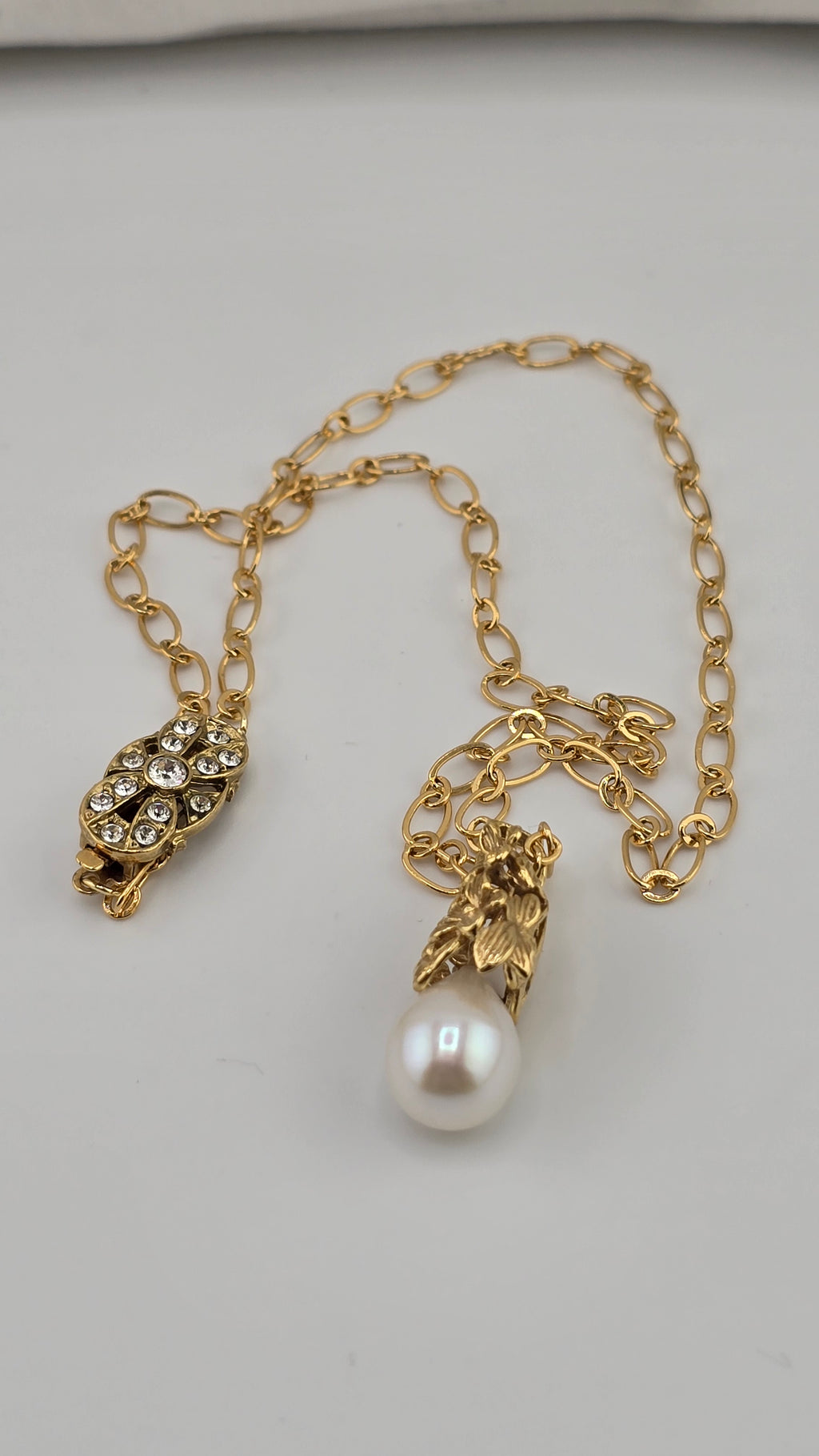 Collier chaine avec pendentif vermeil et perle de culture.