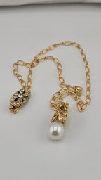 Collier chaine avec pendentif vermeil et perle de culture.