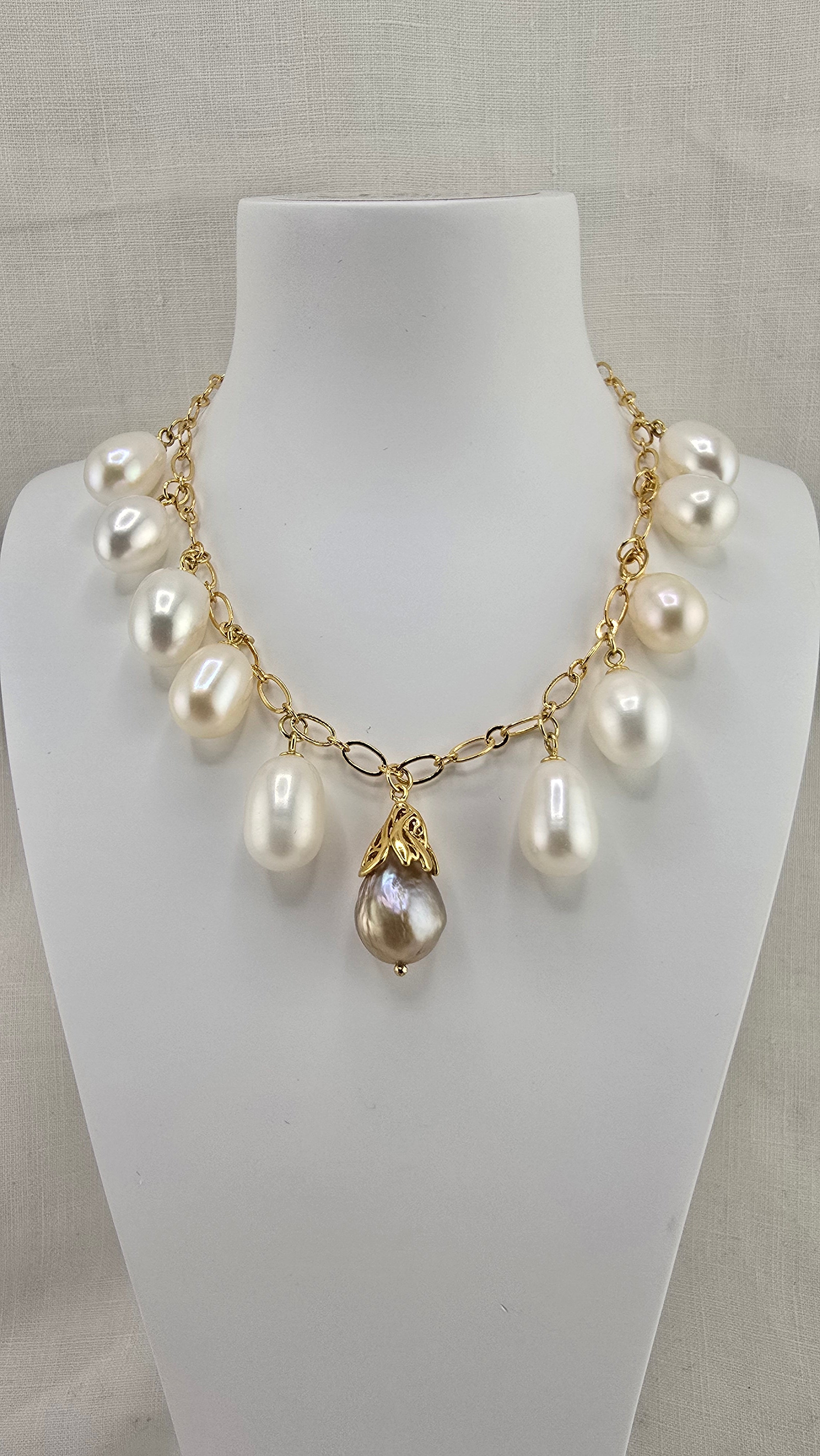Majestueux collier chaine en perles de culture