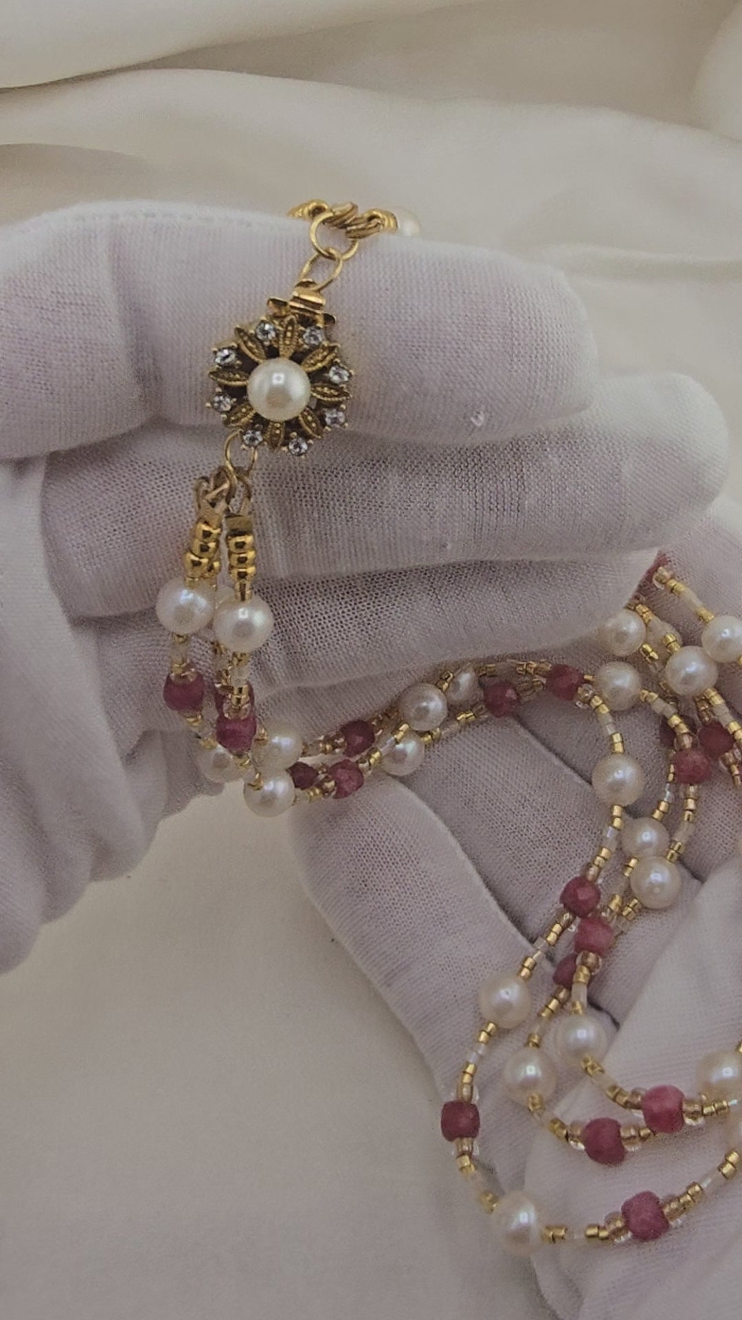 Cultured pearl and Rhodonite necklace in its case