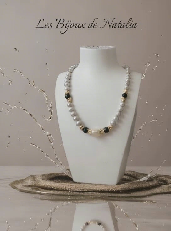 Collier perles de culture grises et Emeraude