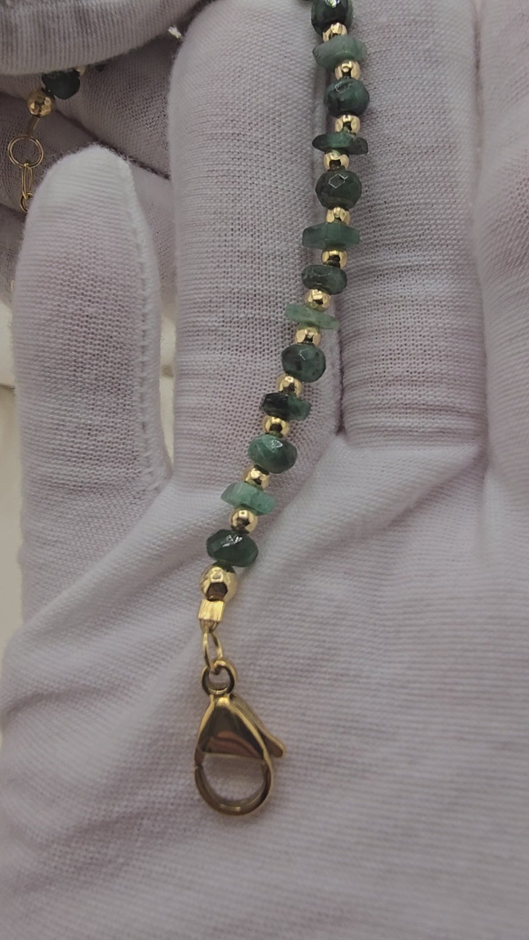 Bracelet en Emeraude et perles or rondes et lisses
