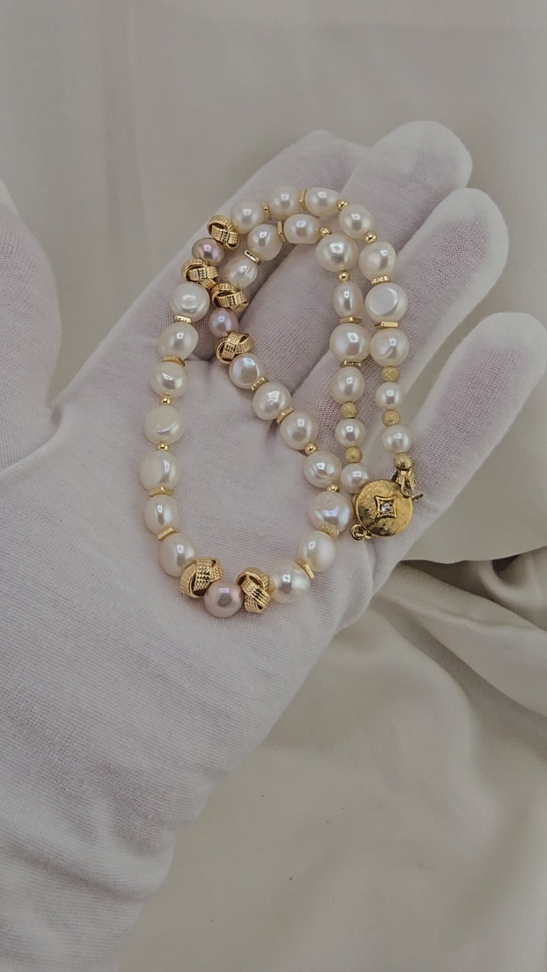 Collier perles de culture baroque et touches rosées