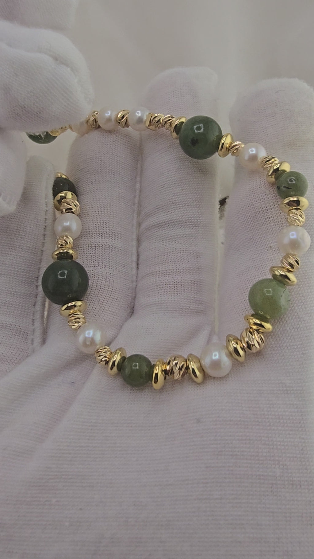 Collier en perles de culture et Jade vert avec plaqué or 18K