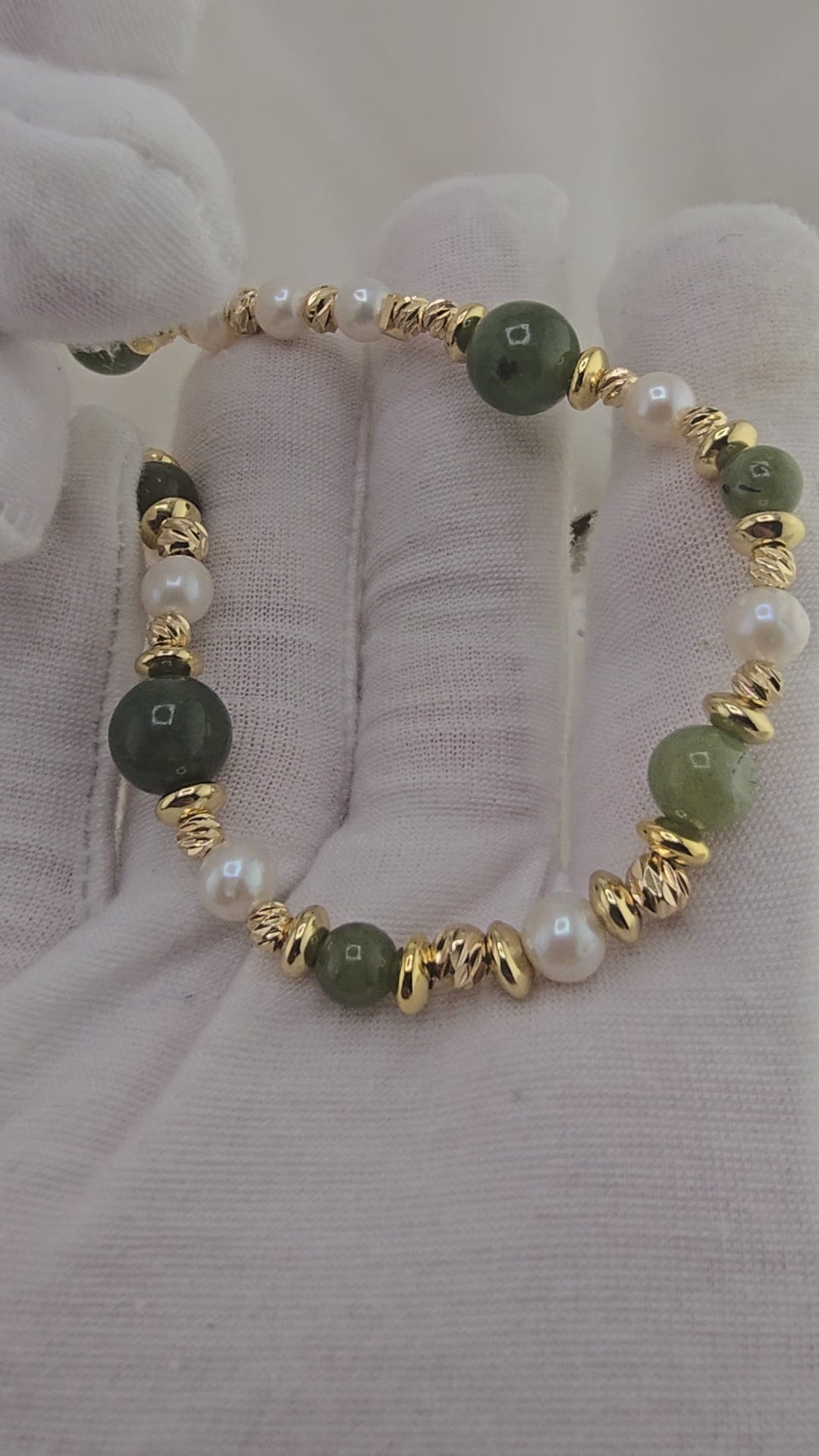 Collier en perles de culture et Jade vert avec plaqué or 18K