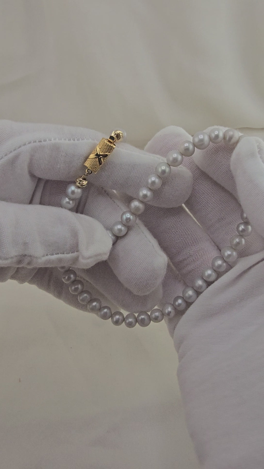 Eternal cultured pearl necklace in its case