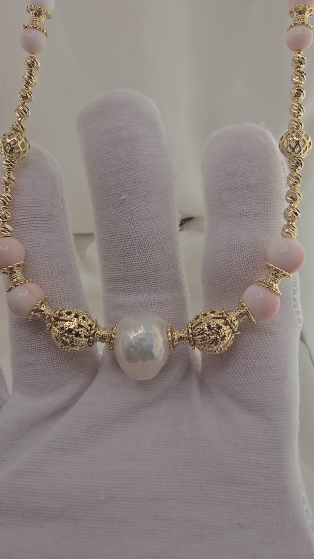 Collier en perles de culture et perles de Lambi