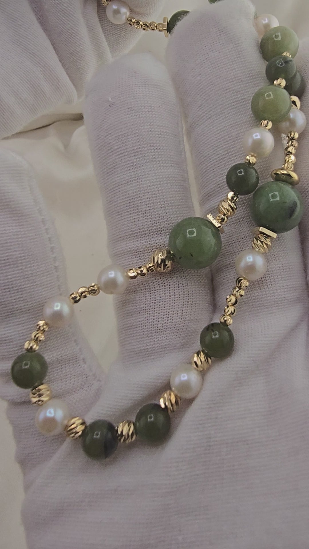 Collier en perles de culture et Jade, plaqué or 18K