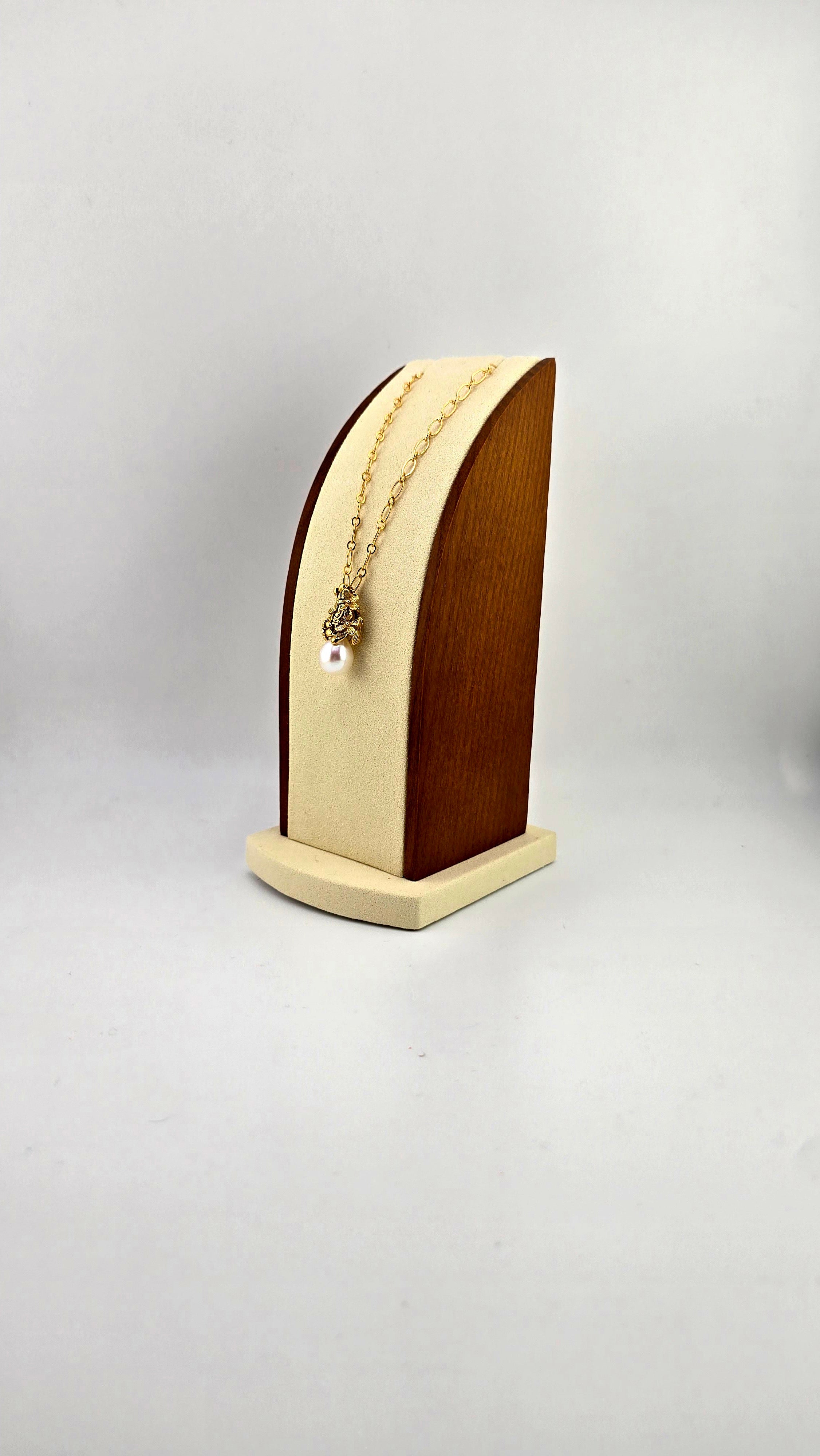 Collier chaine avec pendentif vermeil et perle de culture.