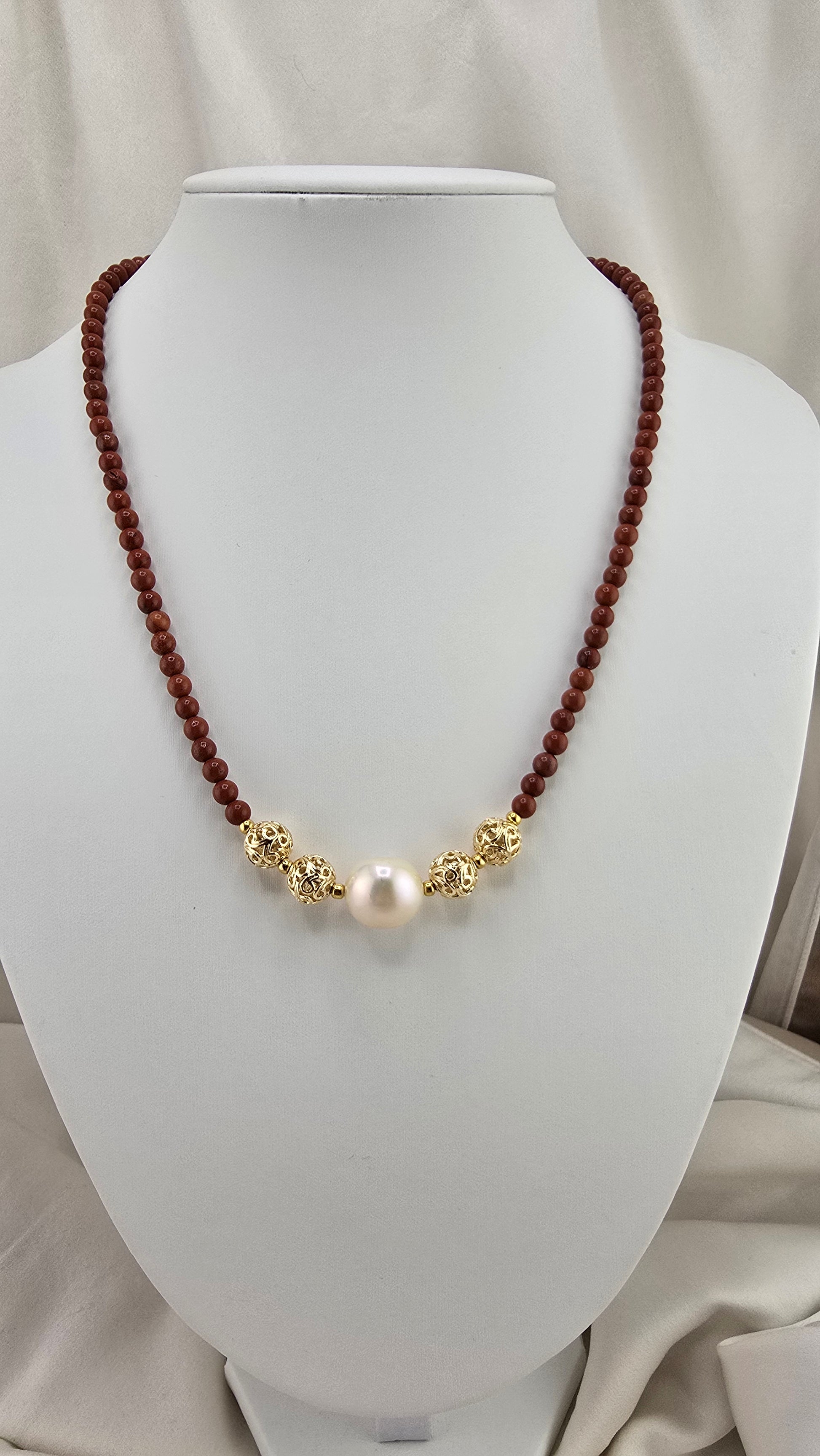 Collier en Jaspe rouge et pendentif perle de culture baroque
