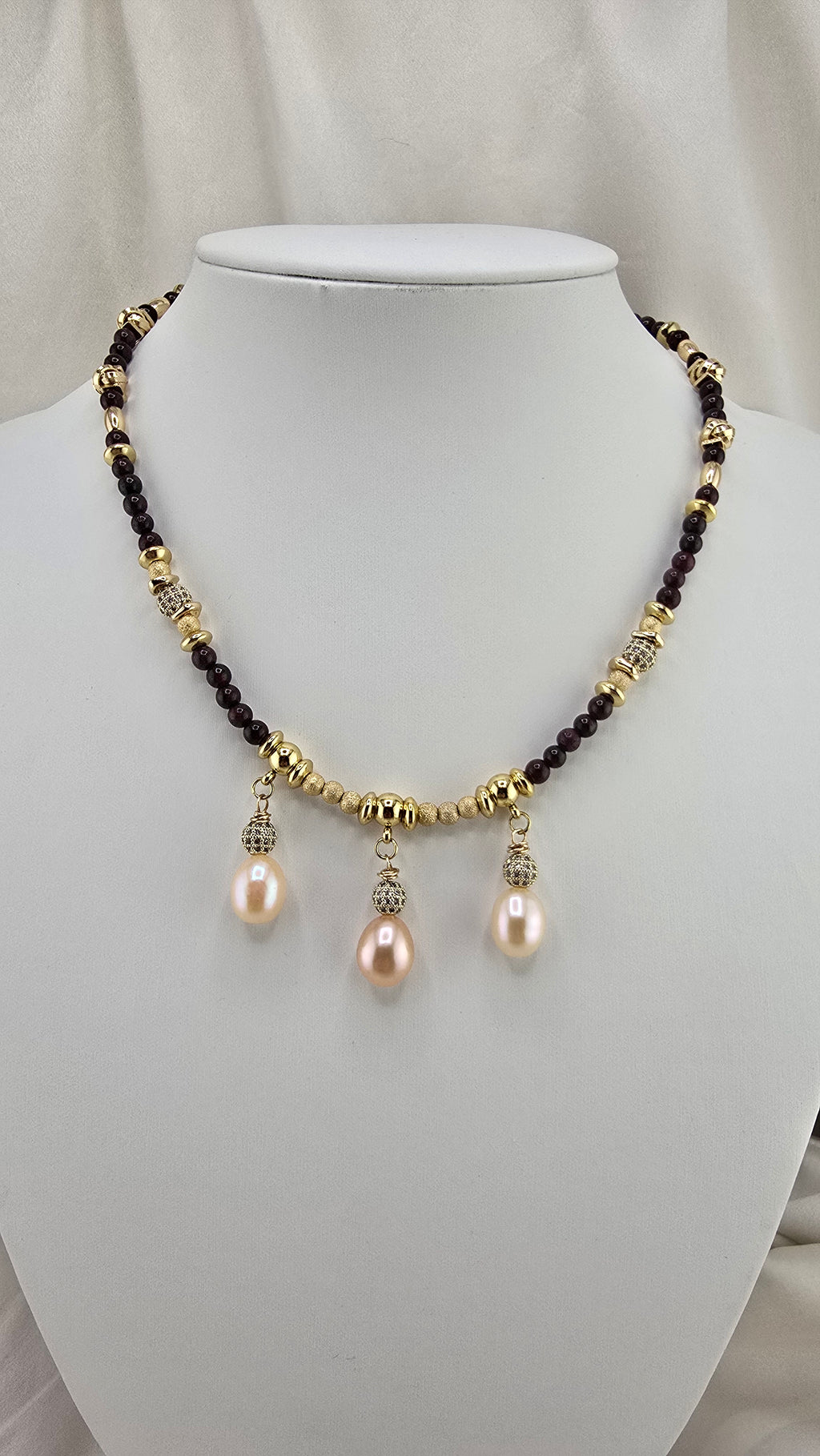 Collier en perles de grenat et perles de culture