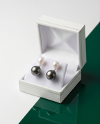 Clair Obscur -  boucles d’oreilles perles de culture blanche 7mm AA et perles de Tahiti 10mm AA+