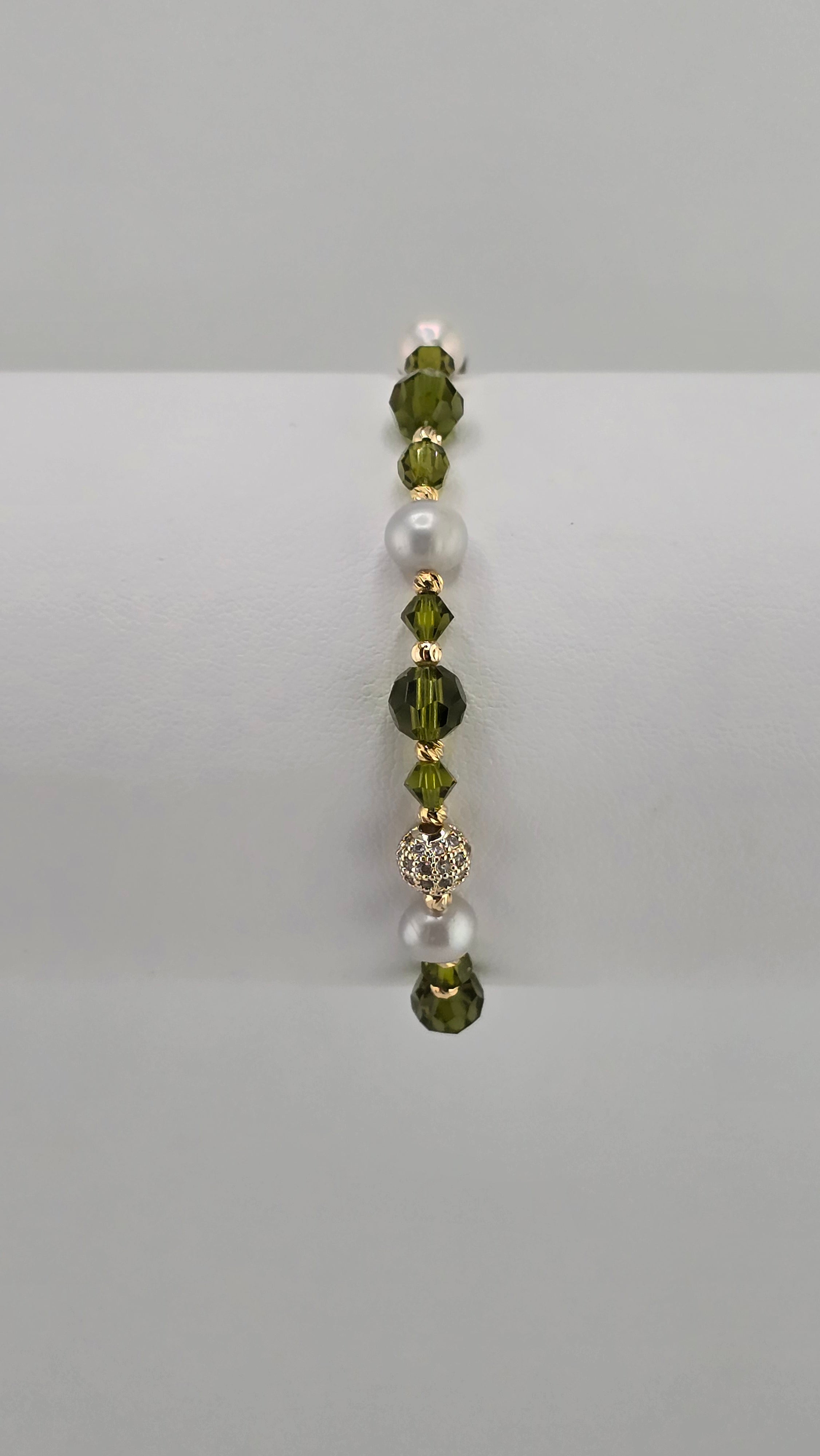 Bracelet en perles de culture et cristal vert