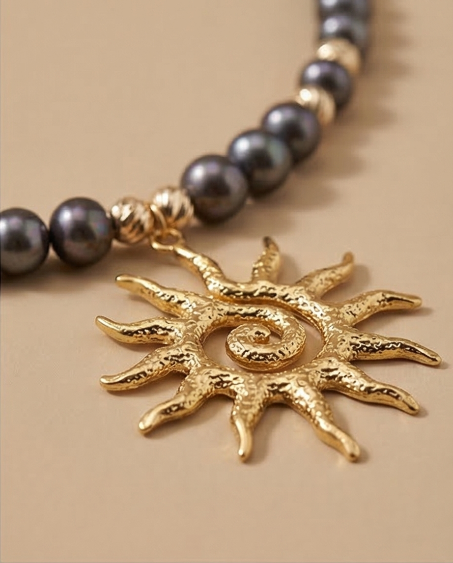 Soleil de Minuit - collier en perles de culture bleu marine