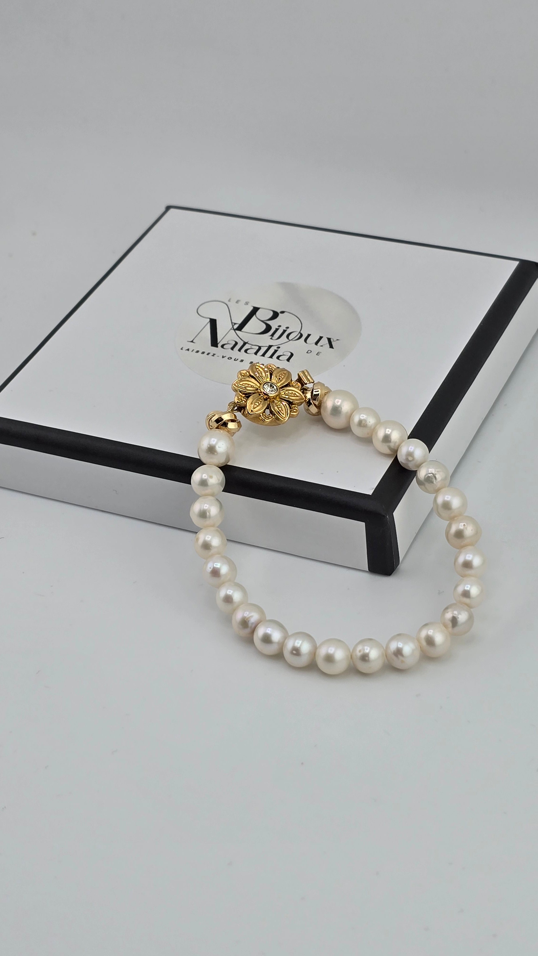 Bracelet perles de culture et fermoir couture