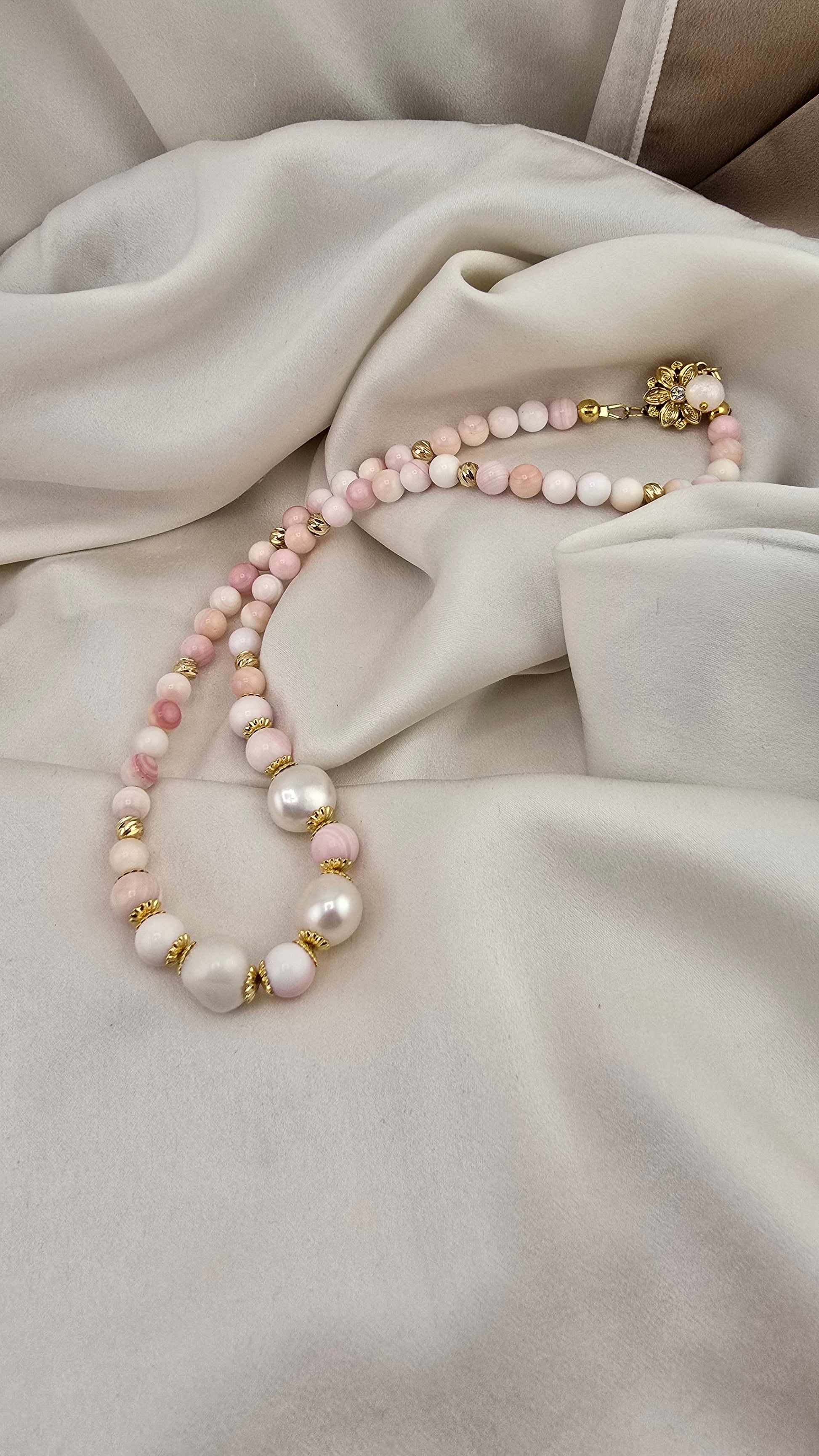 Collier de perles de culture et perles de Lambi