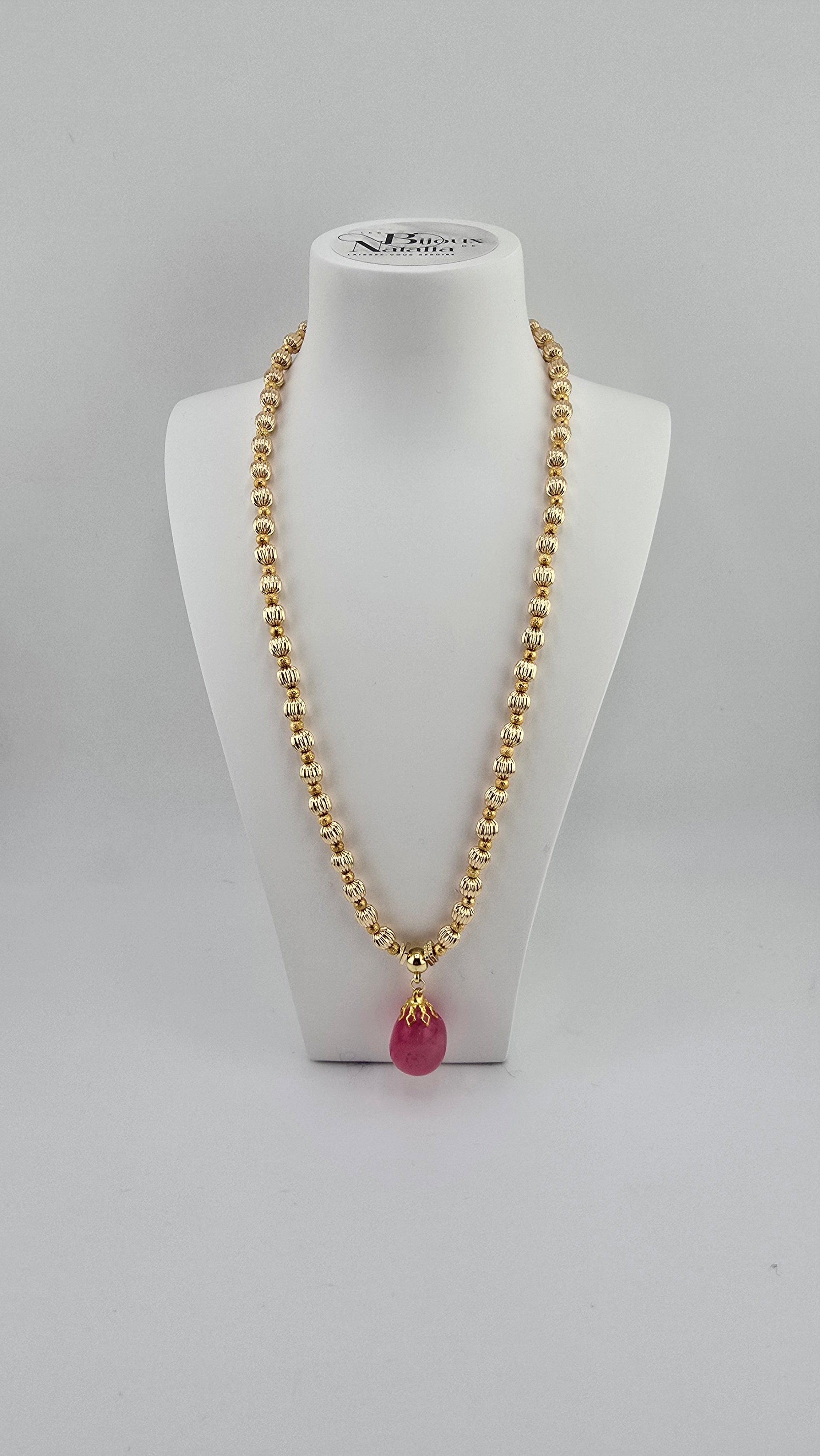 Collier avec pendentif en agate rose