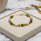 Bracelet en perles de culture et cristal vert