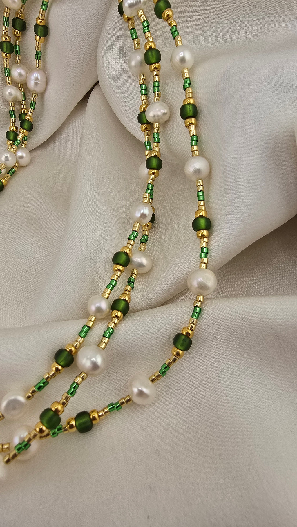 Collier 3 rangs en perles de culture véritable dans son écrin