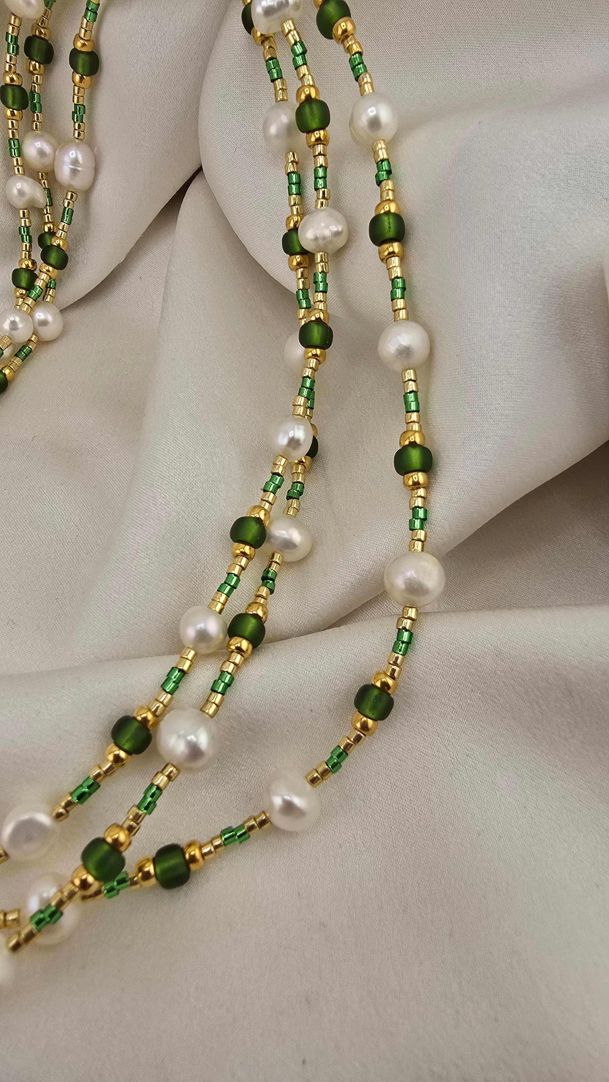 Collier 3 rangs en perles de culture véritable dans son écrin