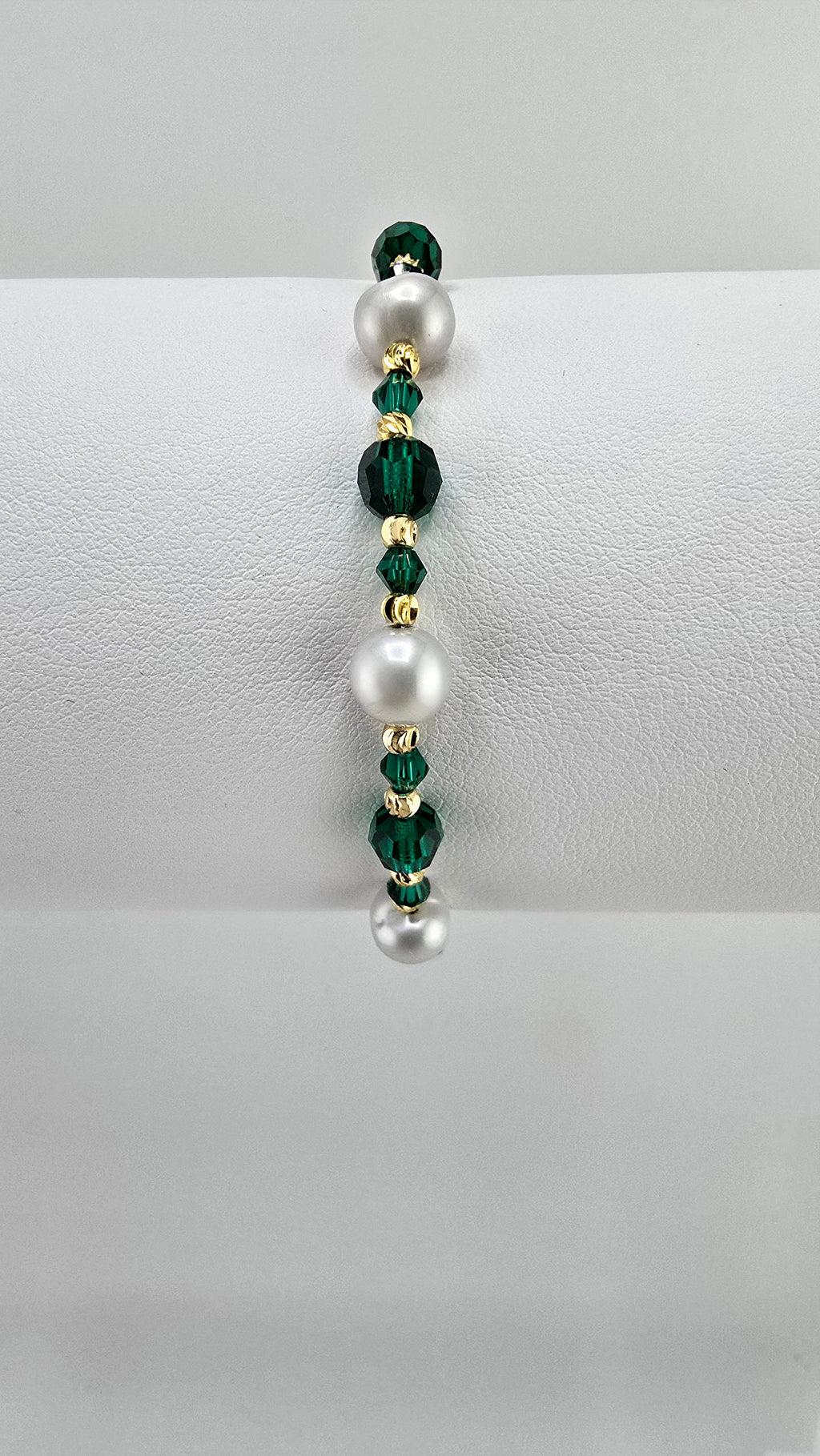 Bracelet en perles de culture et cristaux vert foncé