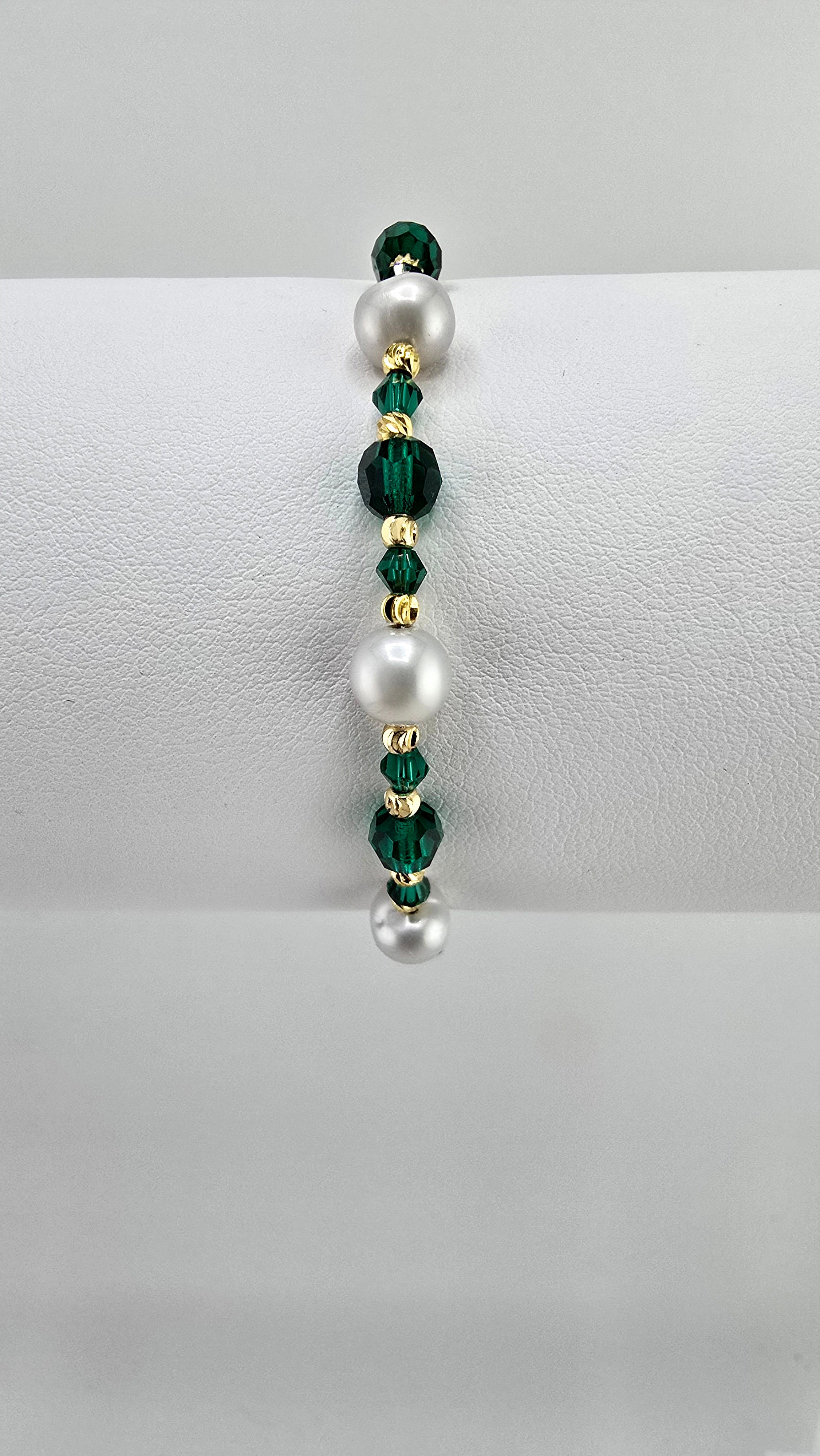 Bracelet en perles de culture et cristaux vert foncé