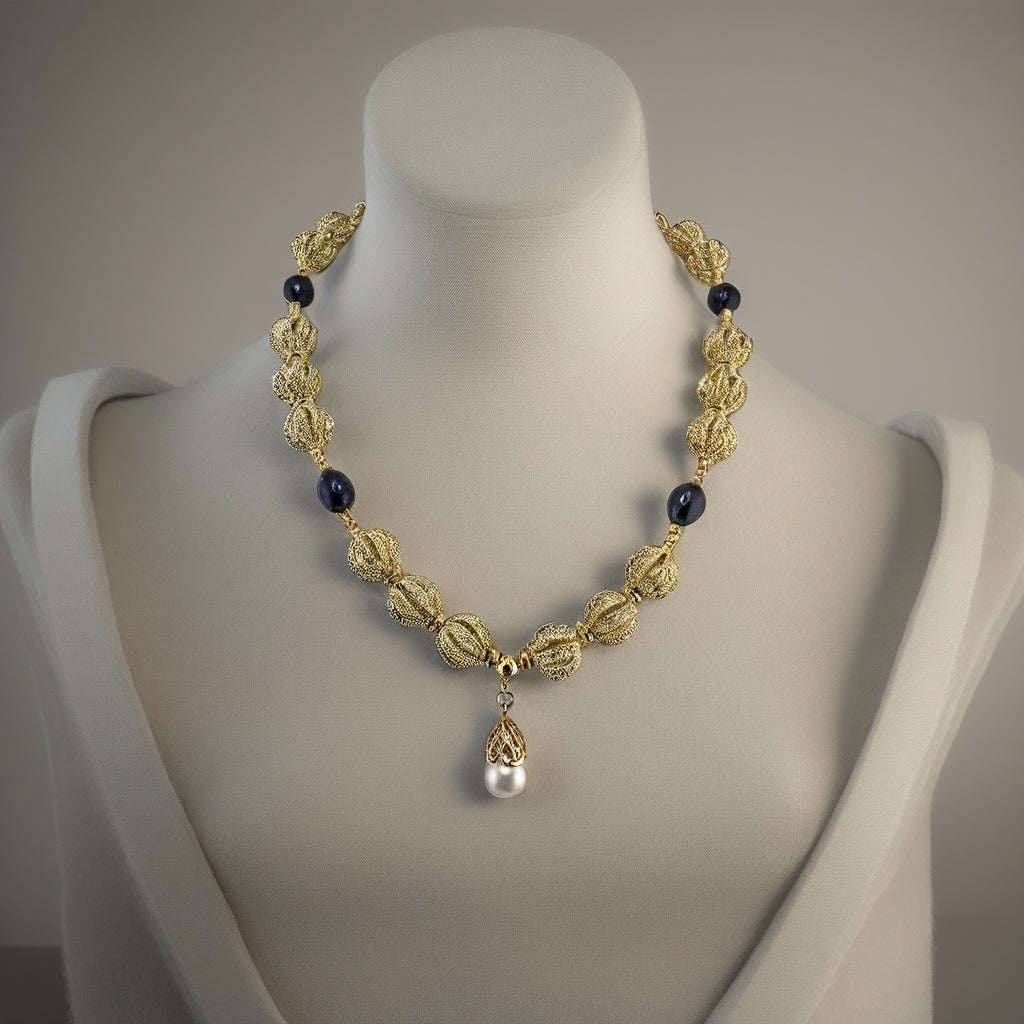 Collier avec pendentif en vermeil et perle de culture blanche luisante