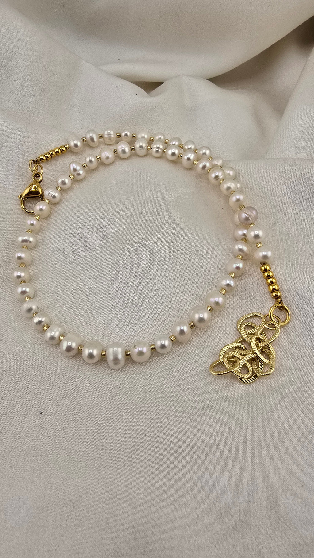 collier de perles de culture dans son écrin