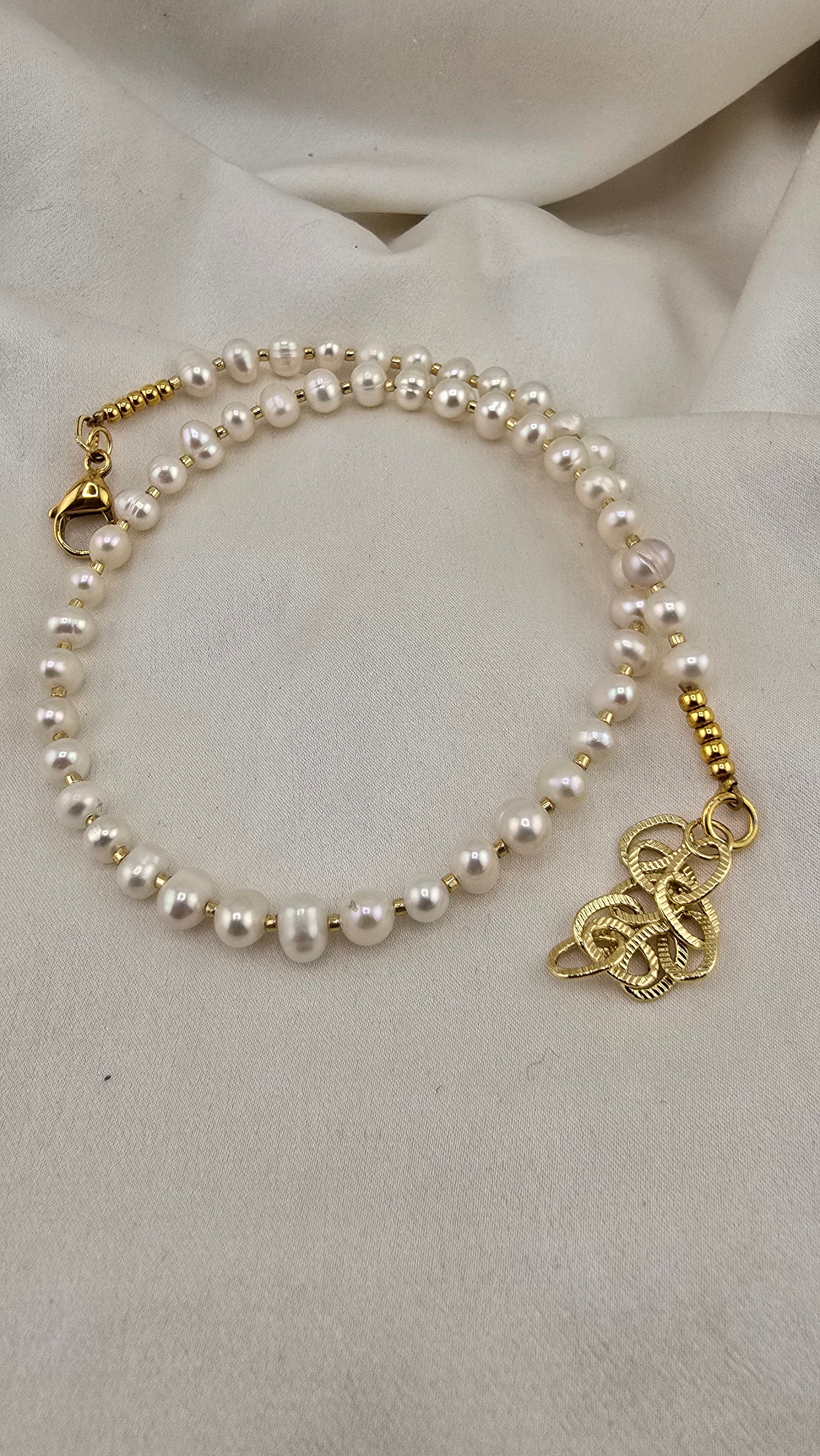 collier de perles de culture dans son écrin