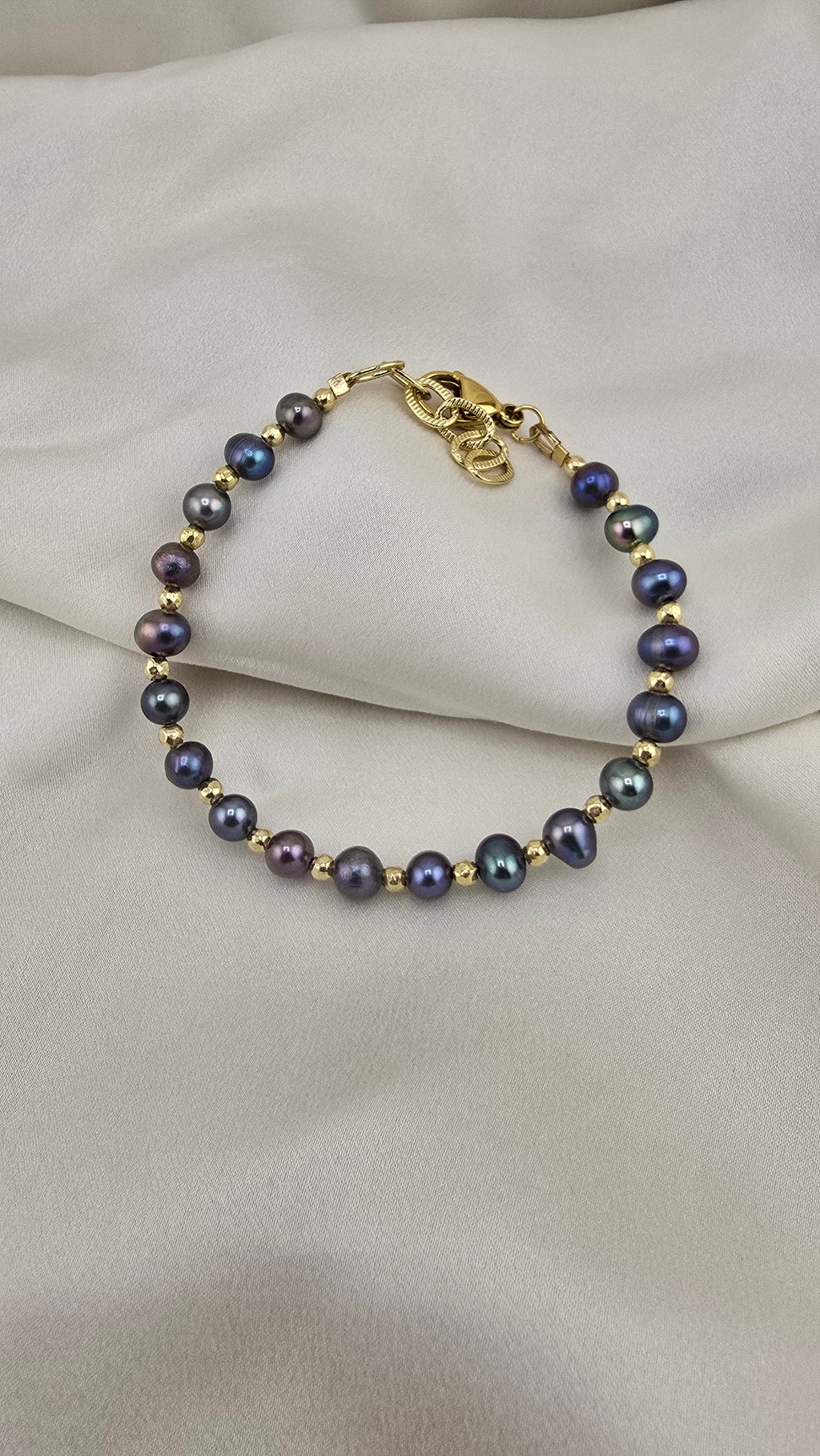 Bracelet en perles de culture bleu marine et vermeil