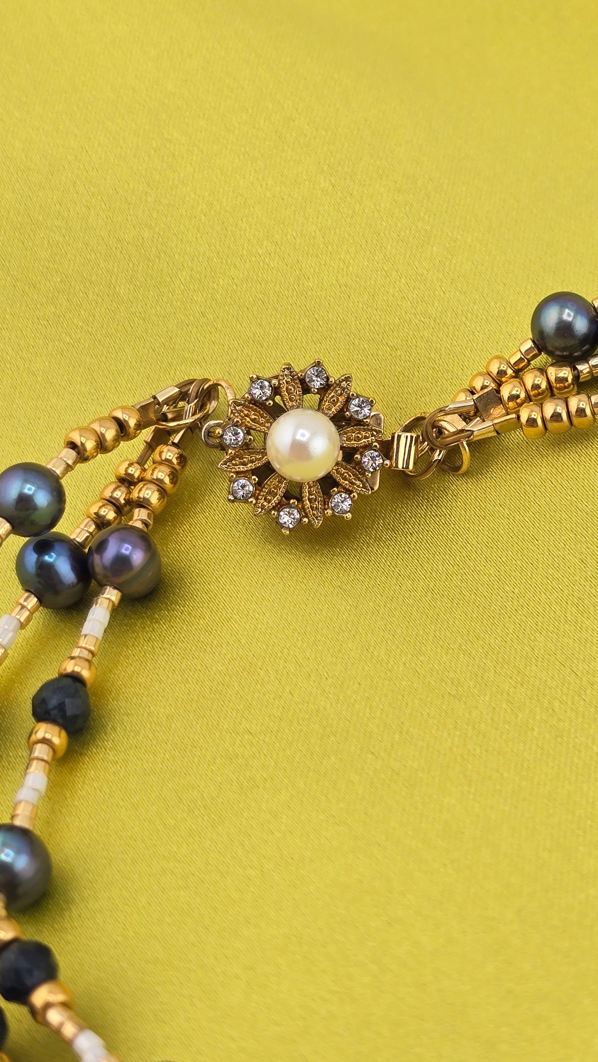 Collier de 3 rangs de perles de culture bleu marine