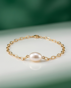 Bracelet chaine or perle de culture  - " Les mains de ma Mère "