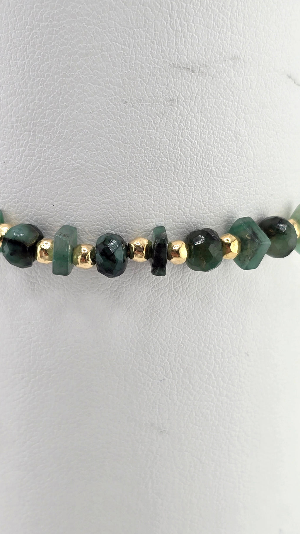 Bracelet en Emeraude et perles or rondes et lisses