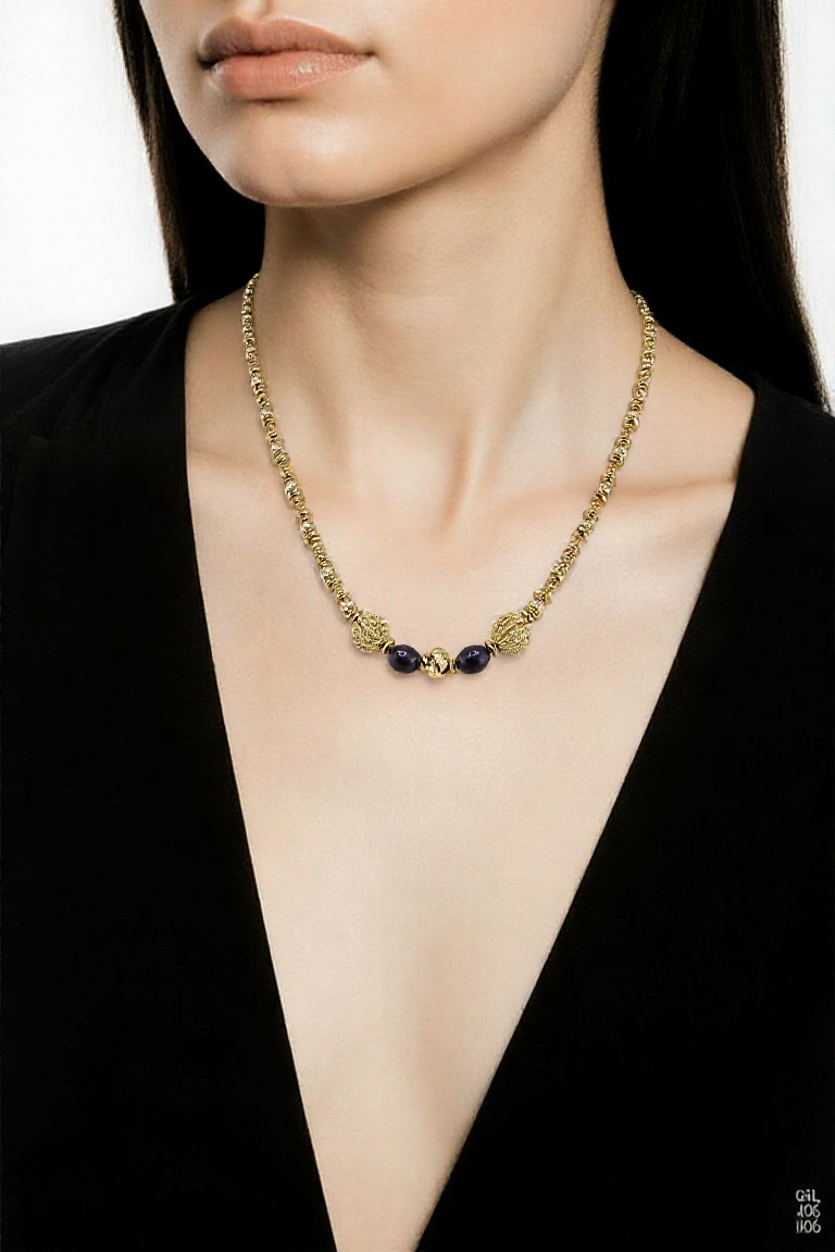 Collier en plaqué or et deux perles de culture bleu marine