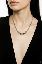 Collier en plaqué or et deux perles de culture bleu marine