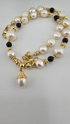 Collier en perles de culture baroque et onyx
