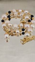 Collier en perles de culture baroque et onyx