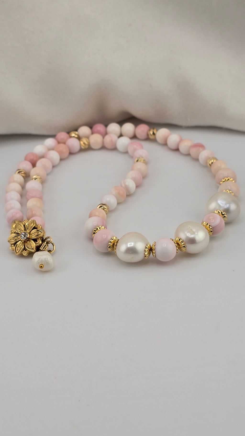 Collier de perles de culture et perles de Lambi