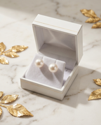 boucles d'oreilles en perles de culture blanches montées sur or