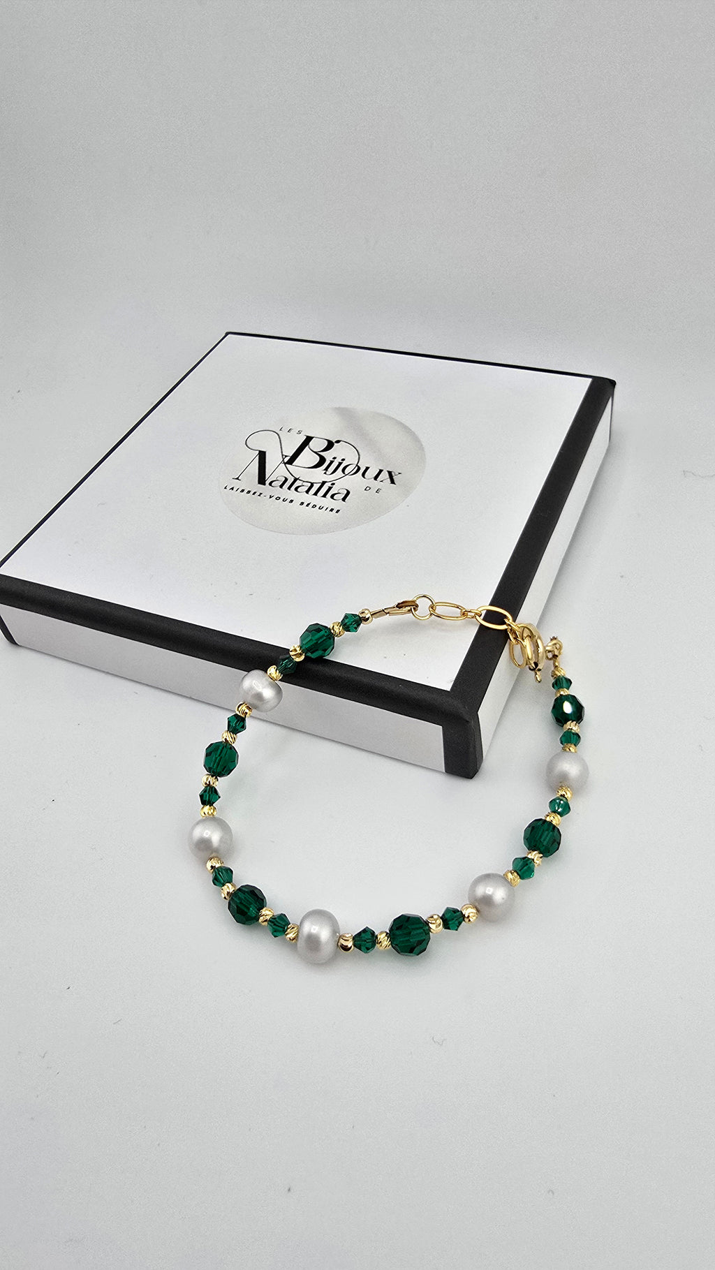 Bracelet en perles de culture et cristaux vert foncé