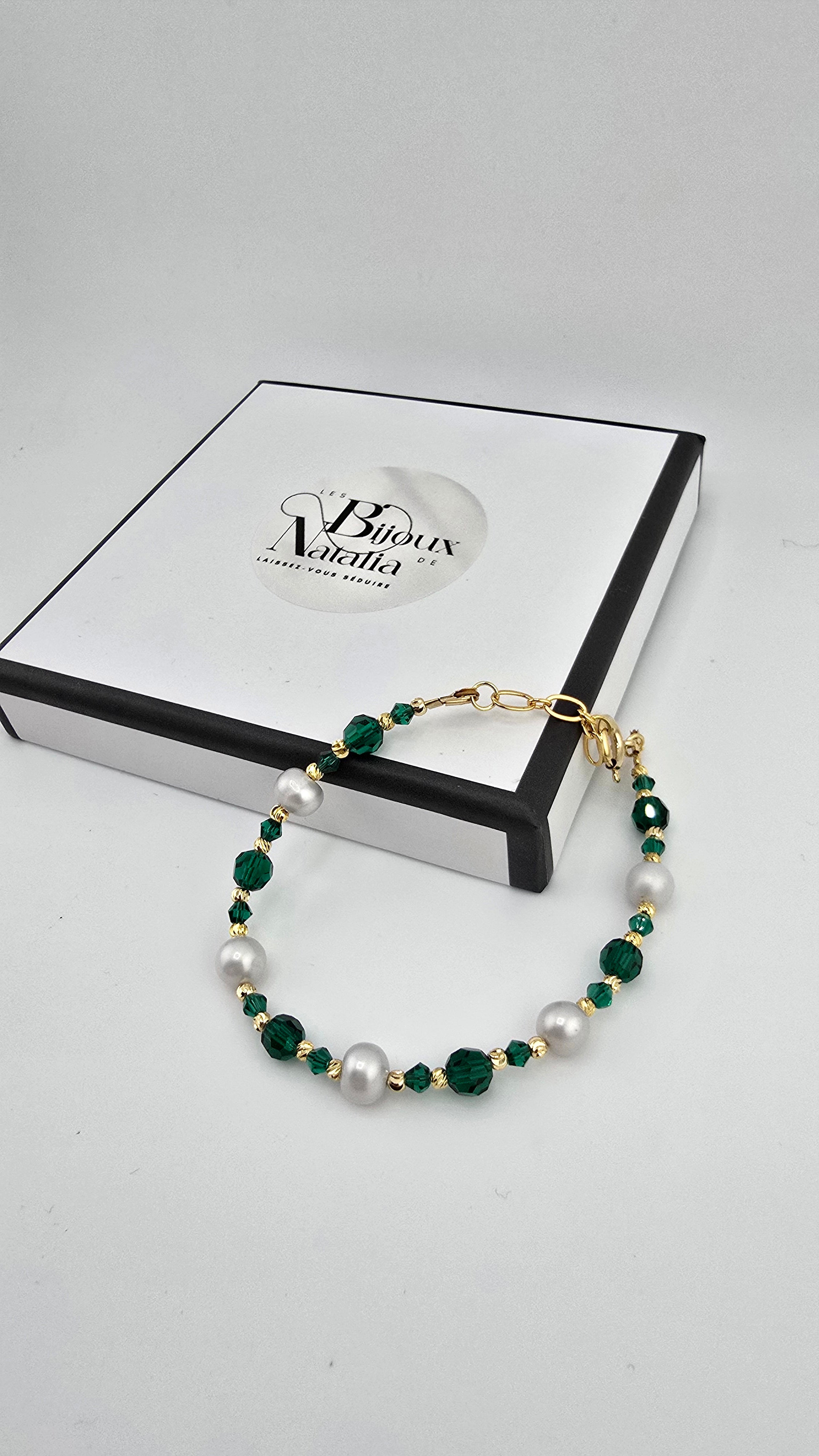 Bracelet en perles de culture et cristaux vert foncé