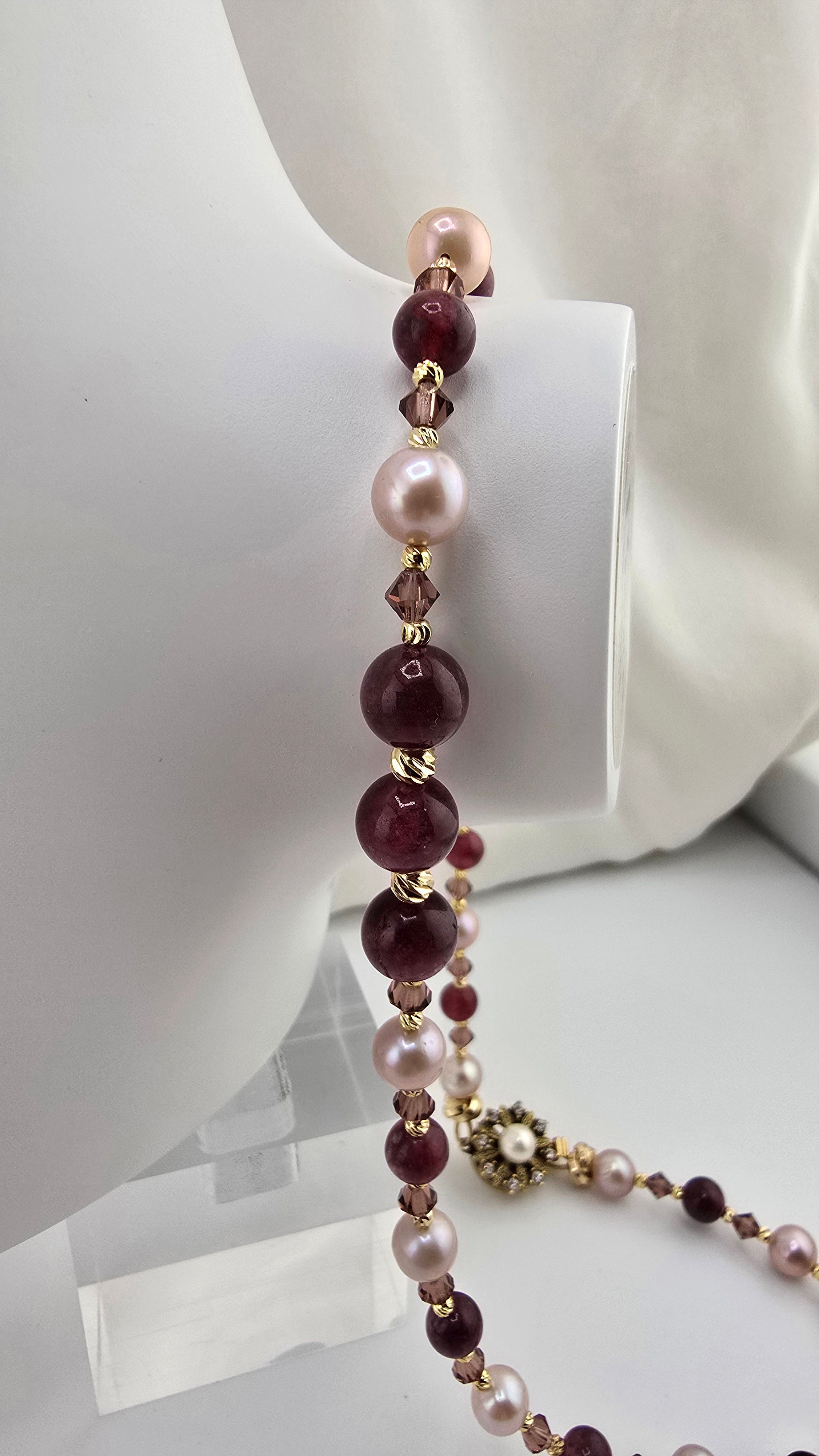 Collier éclat précieux en perles de culture et Rubis